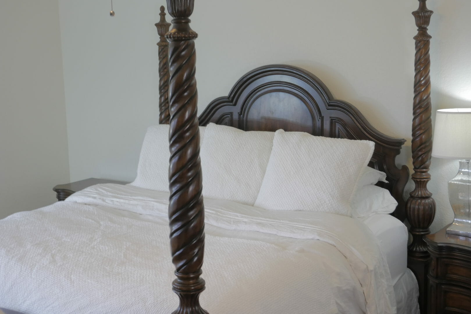 dark wood four poster bed