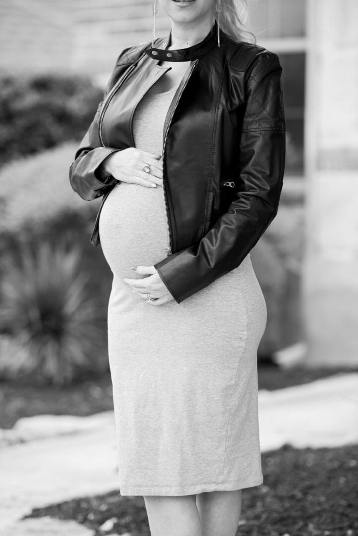 black and white maternity photos